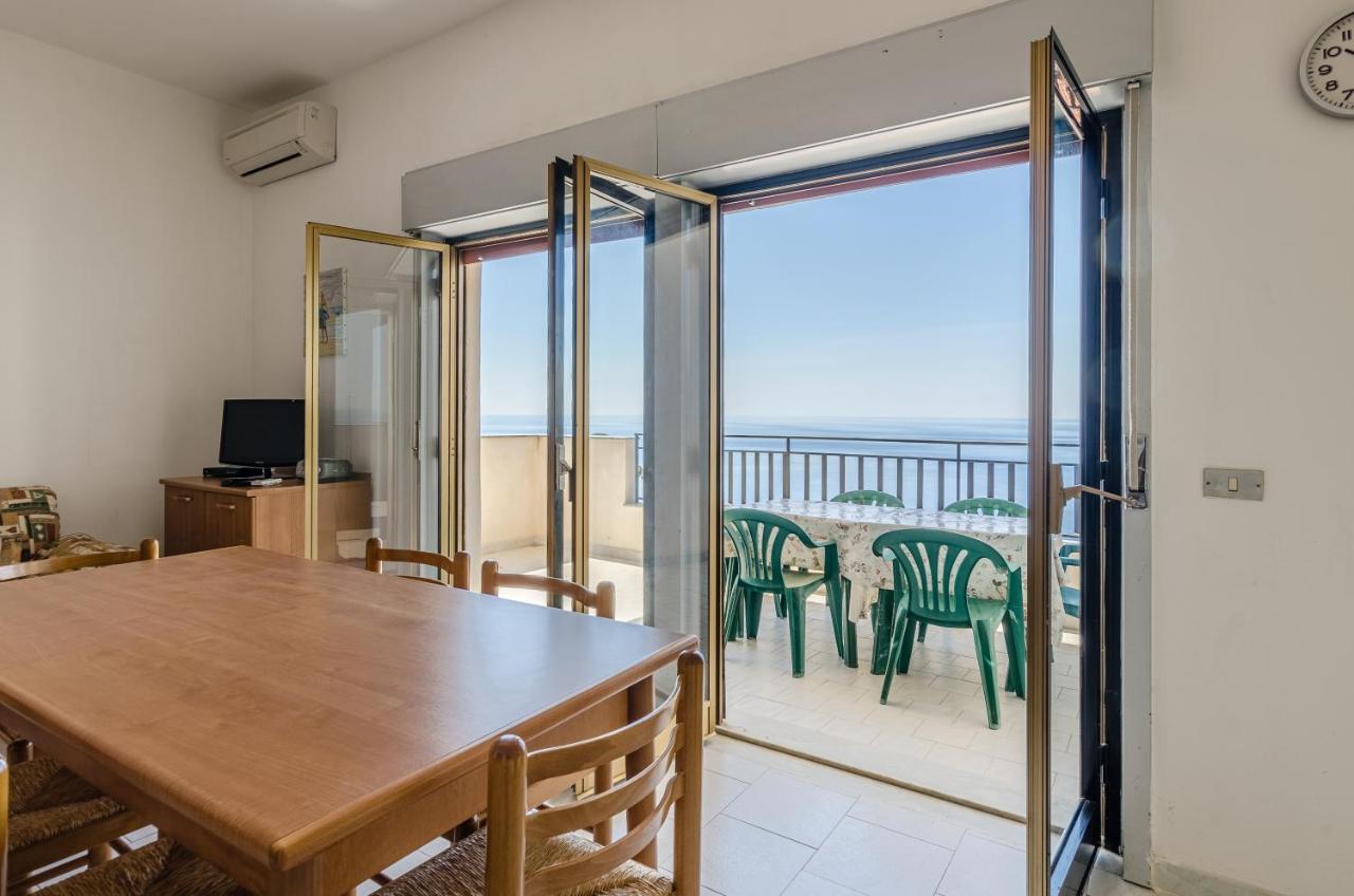 Casa Vacanze Andreana Lägenhet Letojanni Exteriör bild