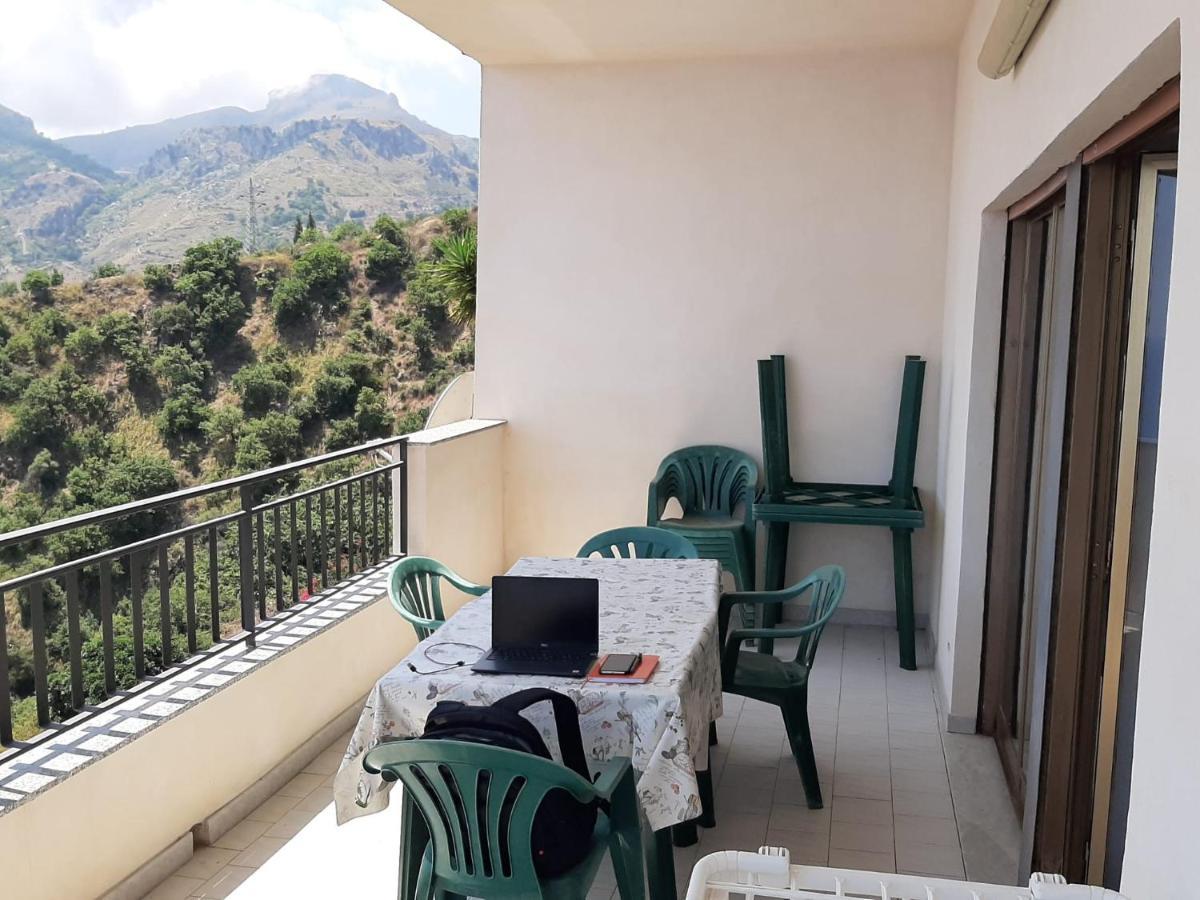 Casa Vacanze Andreana Lägenhet Letojanni Exteriör bild