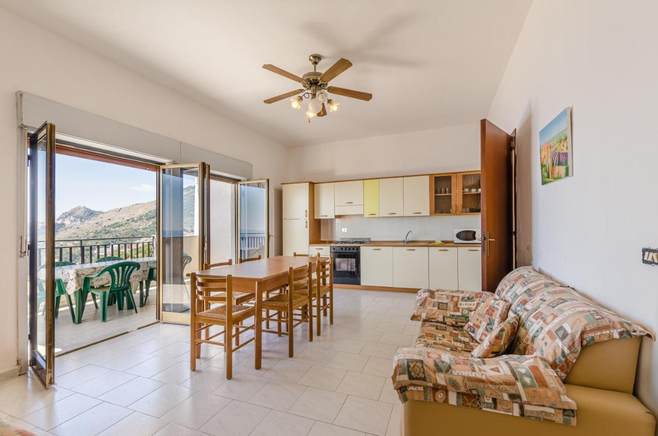 Casa Vacanze Andreana Lägenhet Letojanni Exteriör bild