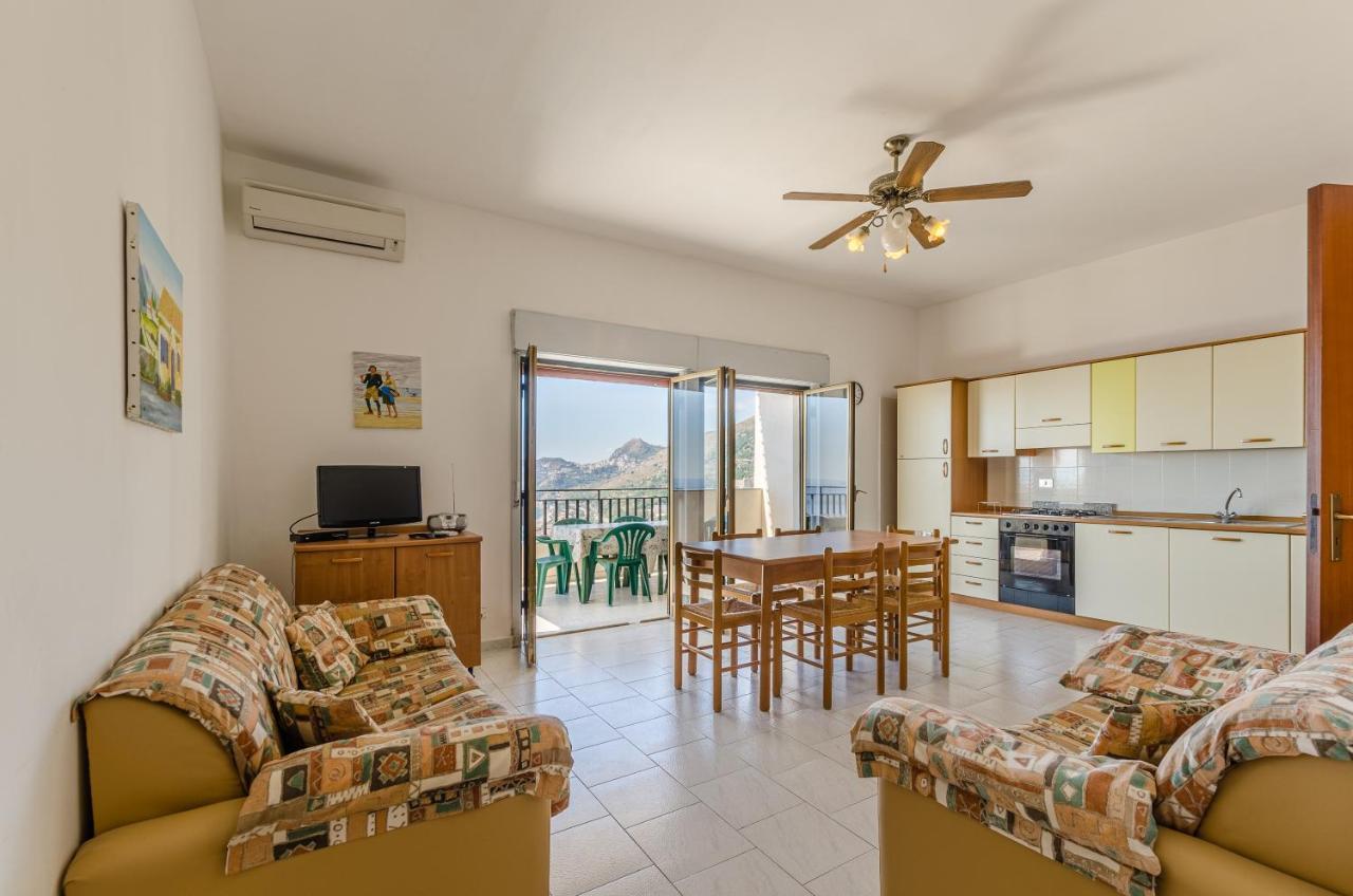 Casa Vacanze Andreana Lägenhet Letojanni Exteriör bild
